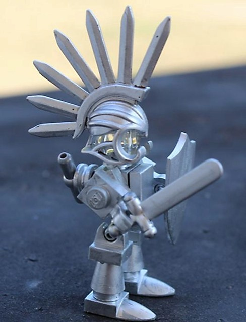 Custom LEGO Accessory Spotlight - Bladed Helmet